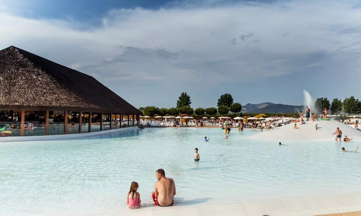 Hu Park Albatros Village -