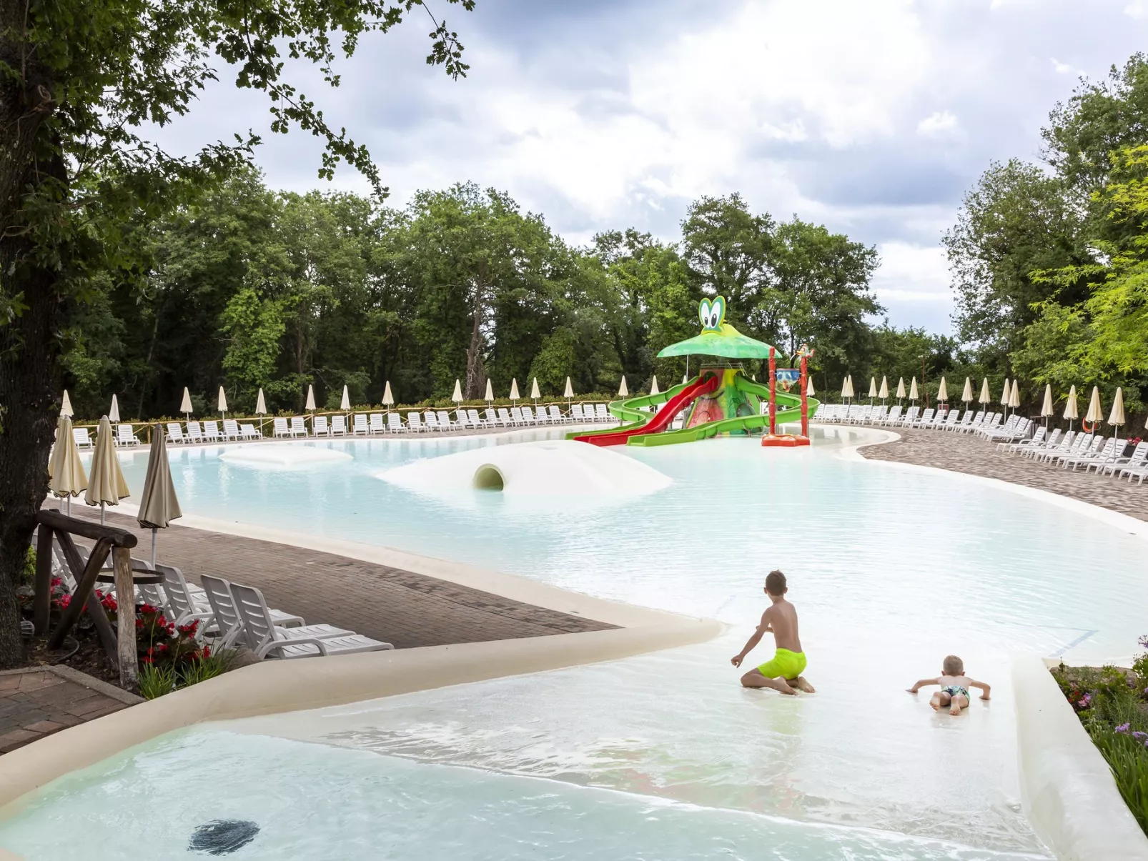 Hu Park Albatros Village -