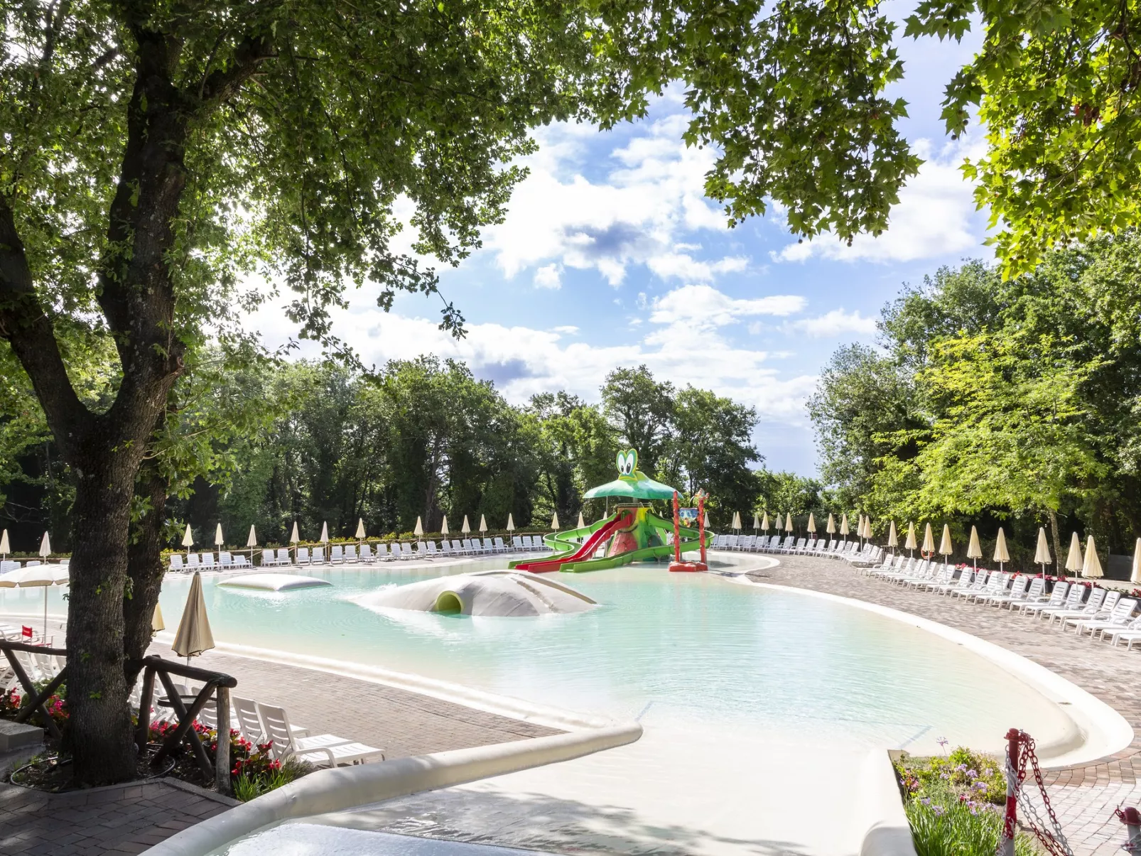 Hu Park Albatros Village -