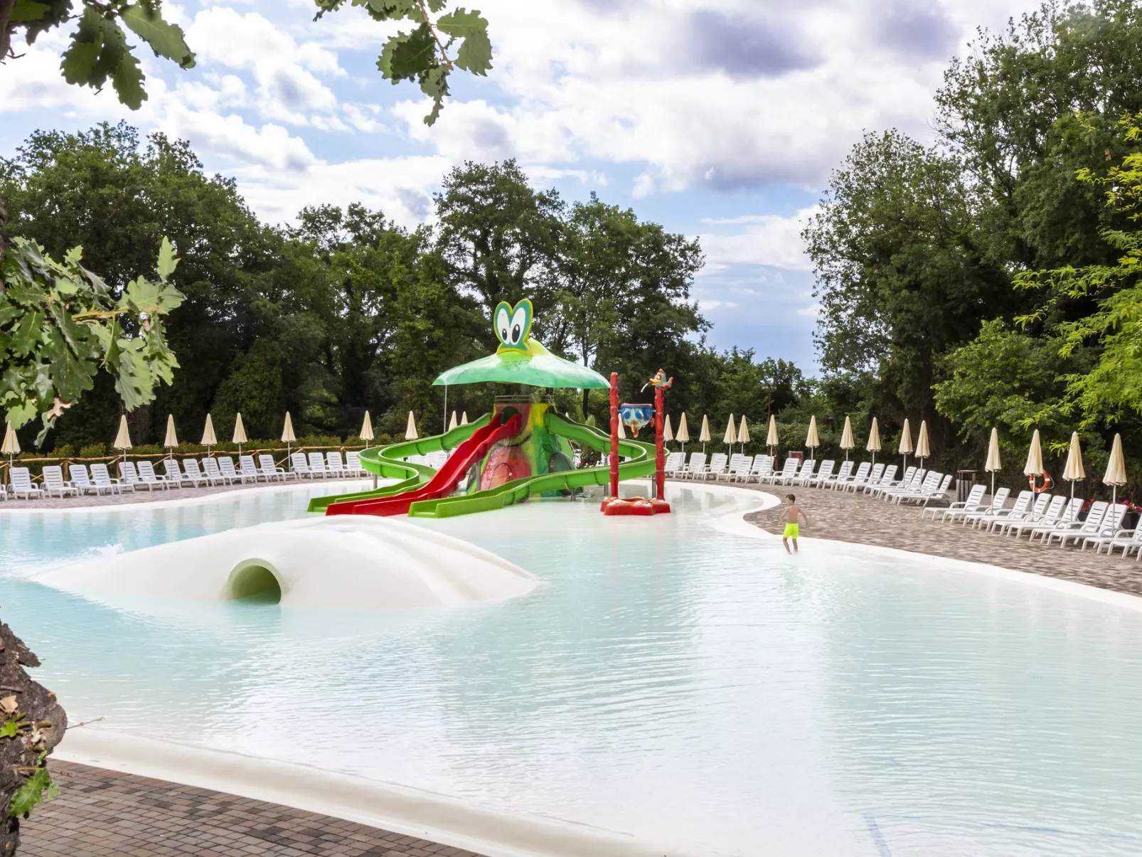 Hu Park Albatros Village -
