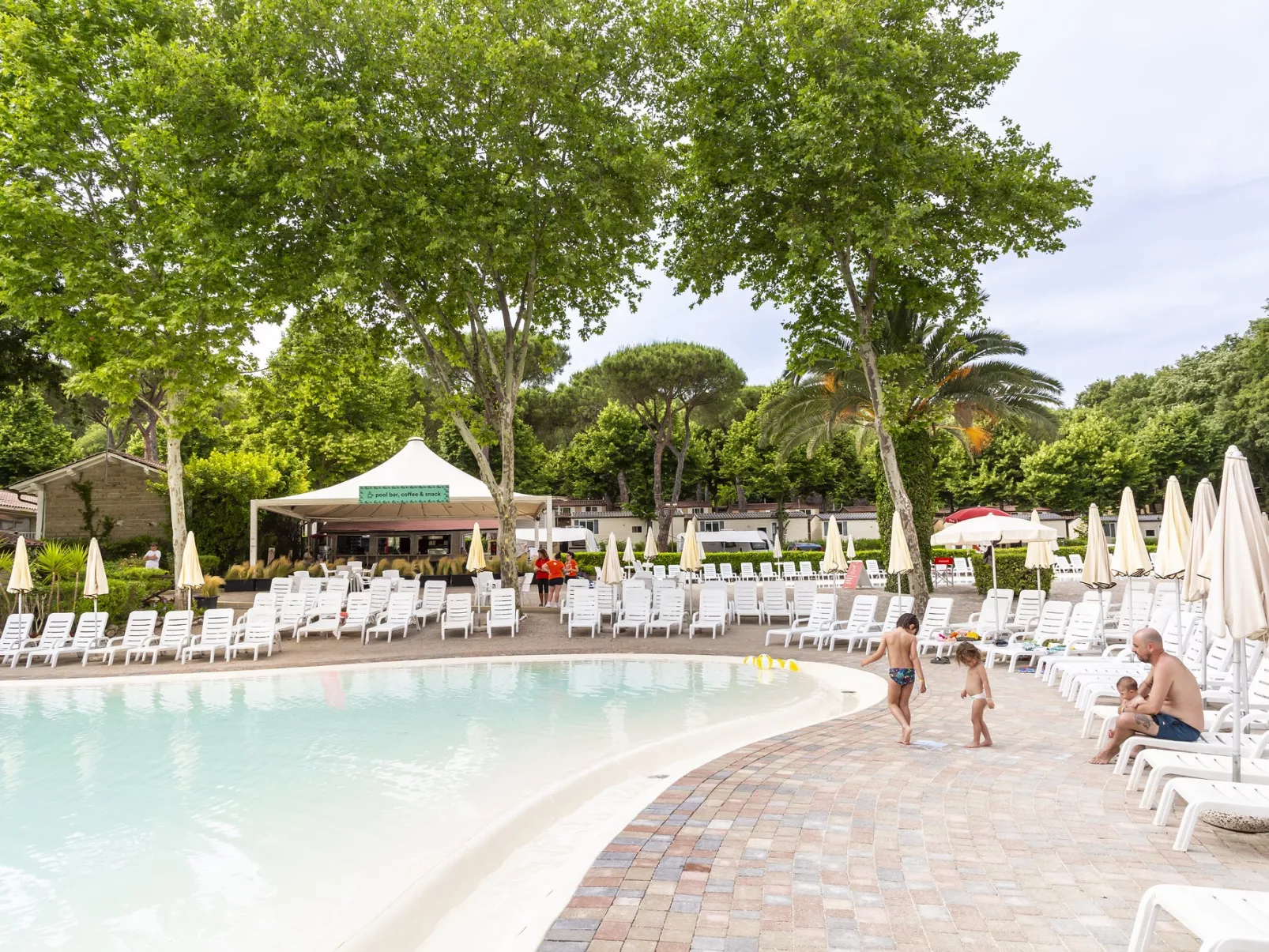 Hu Park Albatros Village -