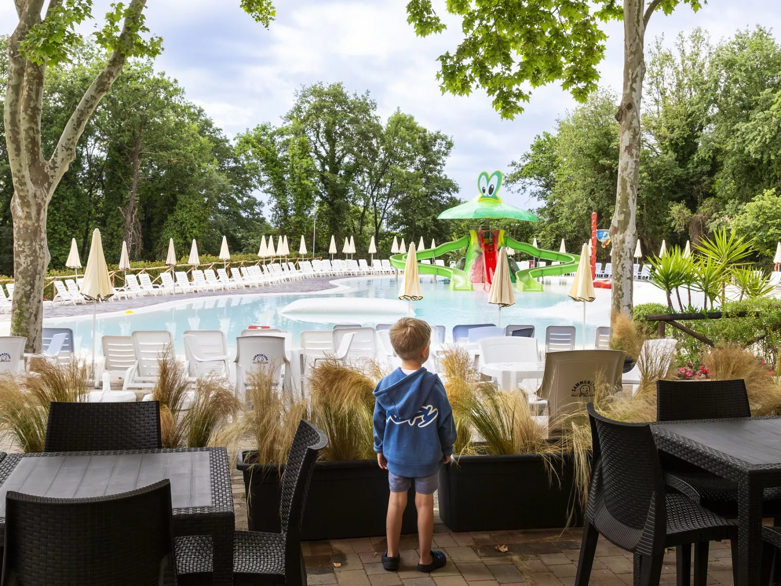 Hu Park Albatros Village -