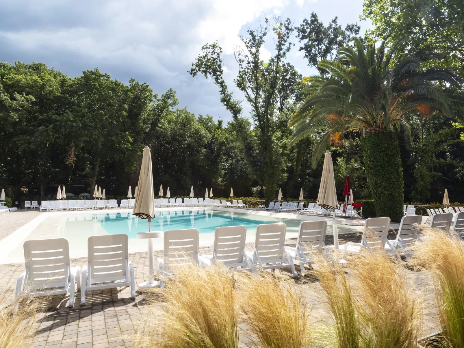 Hu Park Albatros Village -