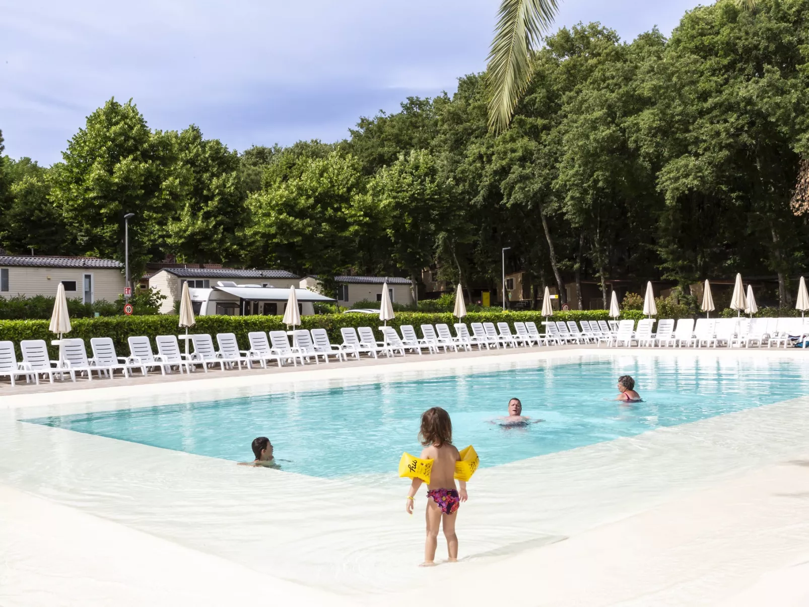 Hu Park Albatros Village -