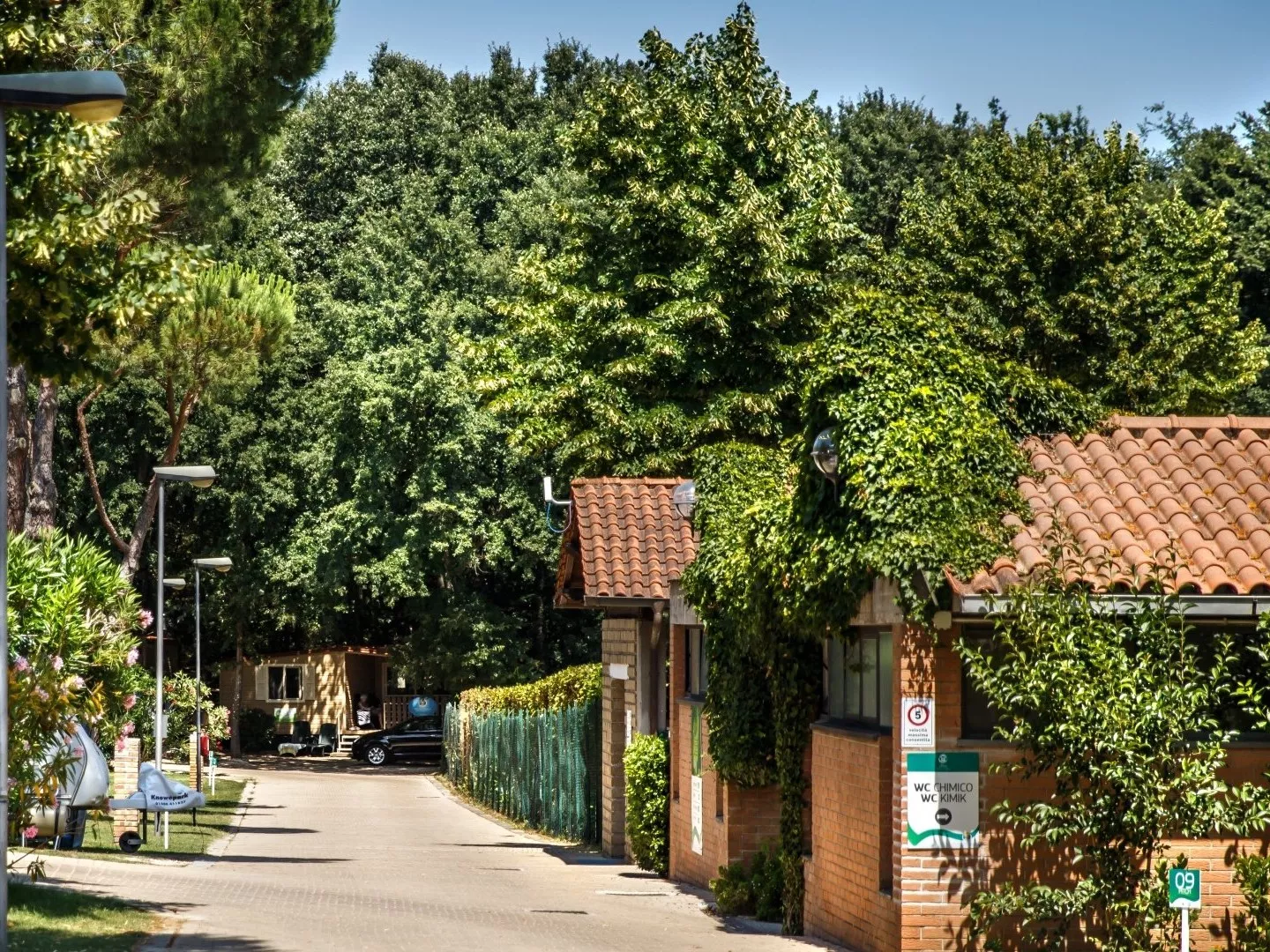 Hu Park Albatros Village -