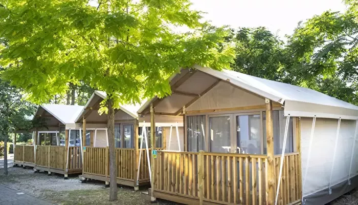 Hu Roma Camping in Town-