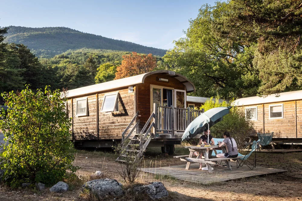 Camping Huttopia Divonne-les-Bains 