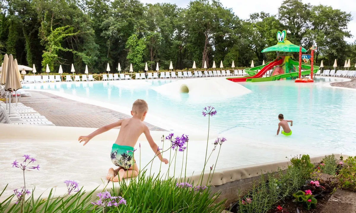 Hu I Pini Village -