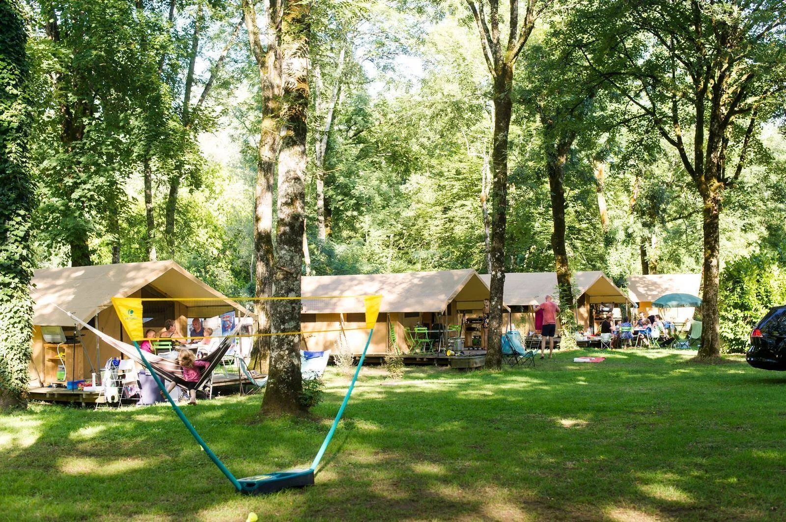 Camping Huttopia Beaulieu sur Dordogne -