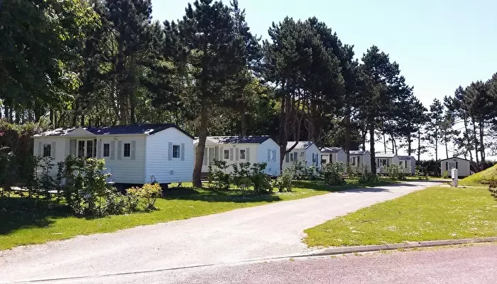 Flower Camping Le Rompval -