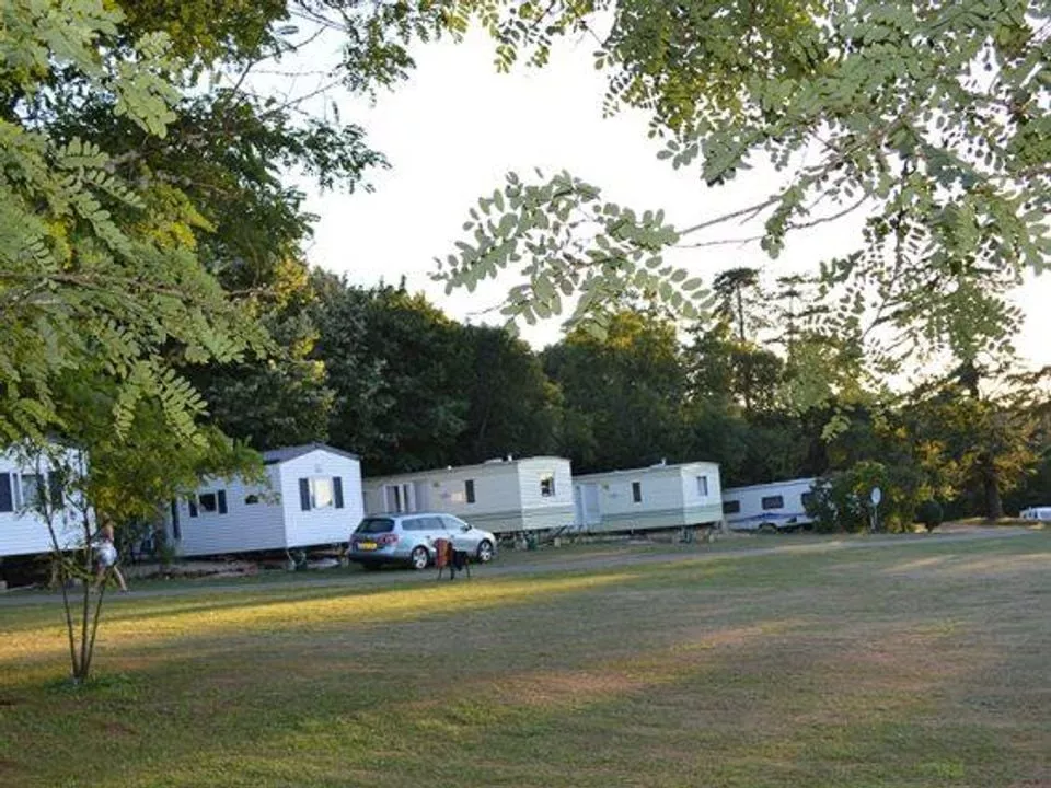 Camping Château de Lacomté -