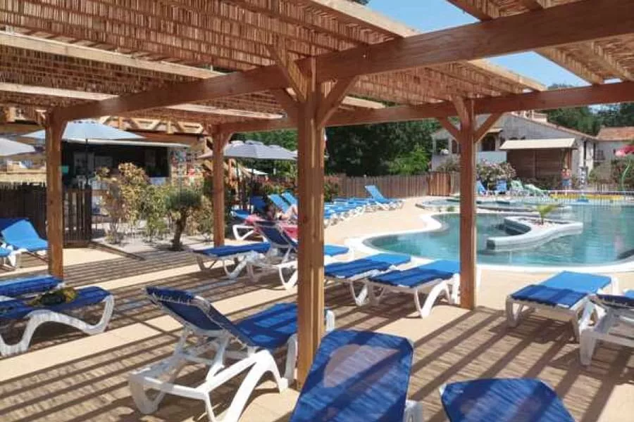 Flower Camping Moulin des Iscles 