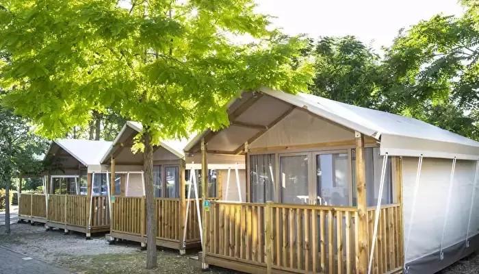 Hu Roma Camping in Town-