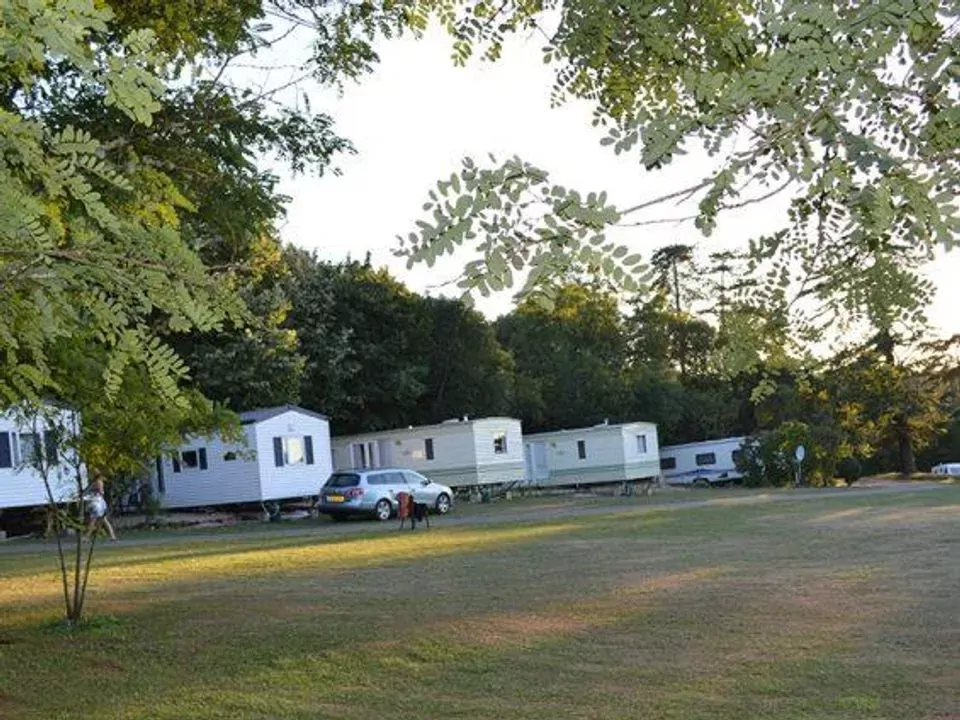 Camping Château de Lacomté -