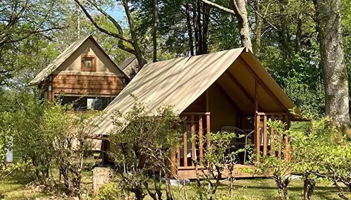 Camping Le Lac ô Fées 