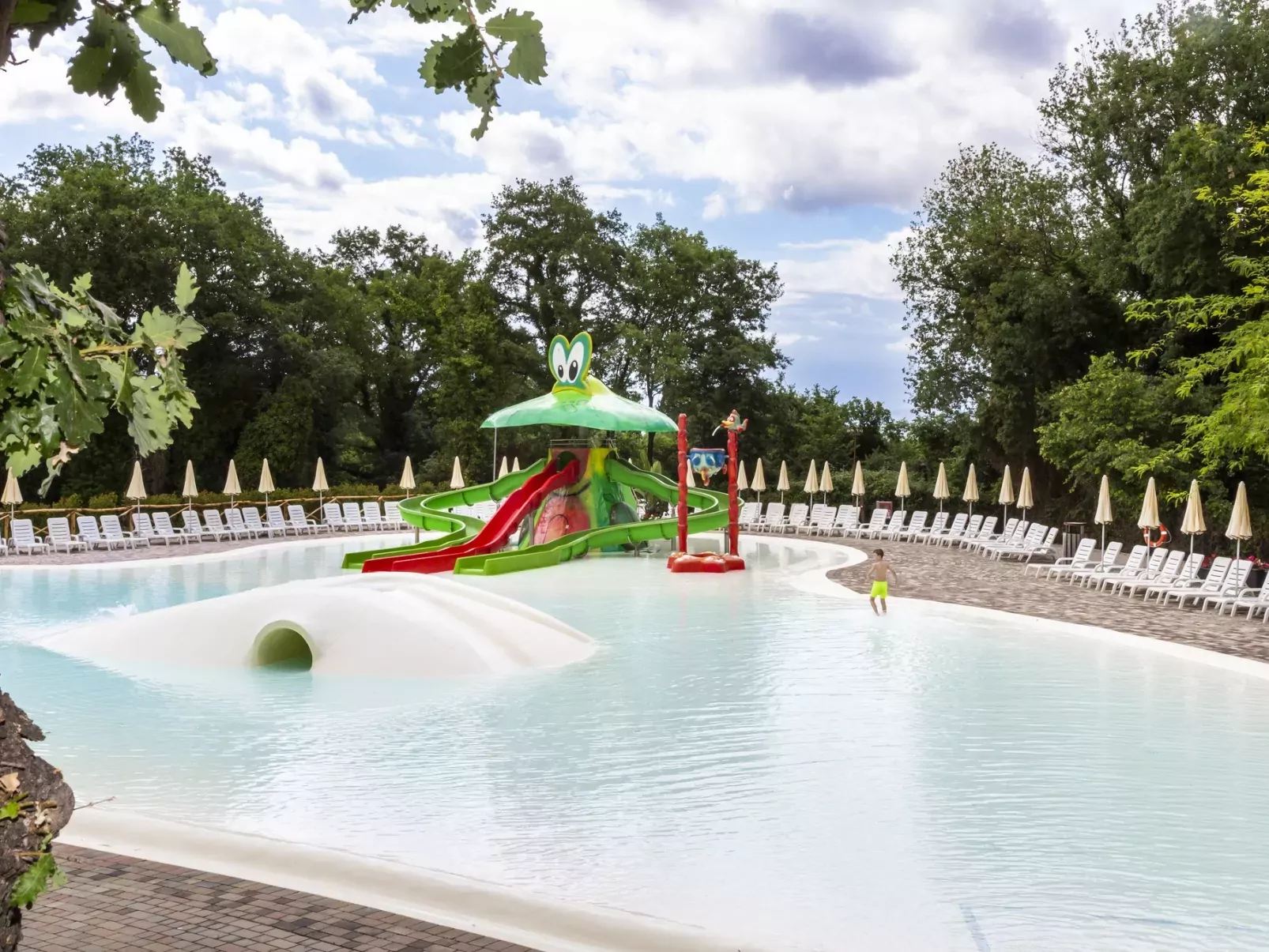 Hu Park Albatros Village -