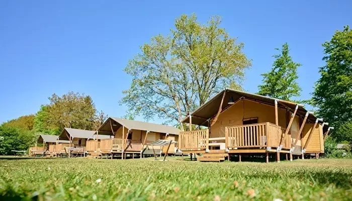 Camping De Bronzen Emmer-
