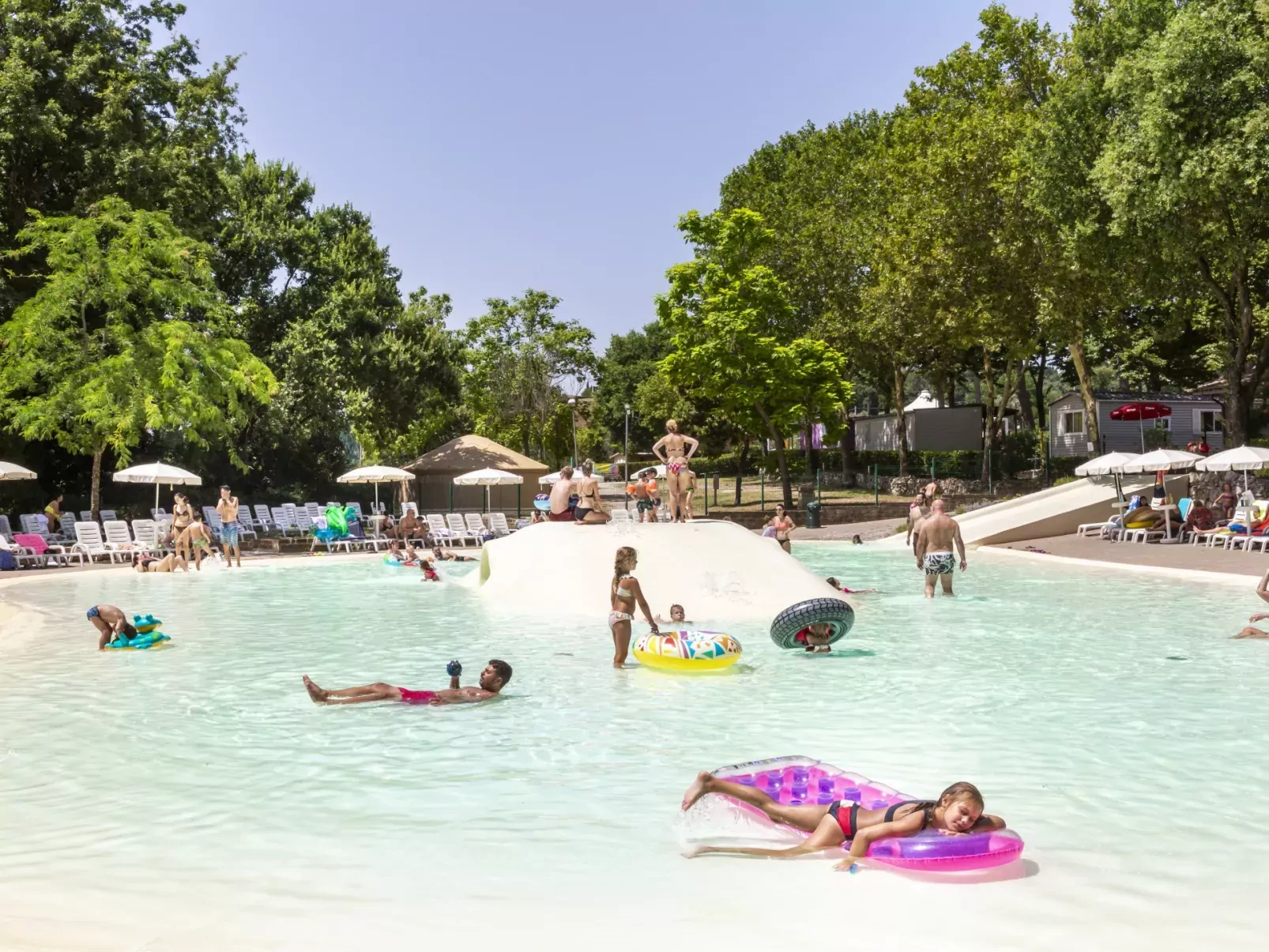 Hu Park Albatros Village -