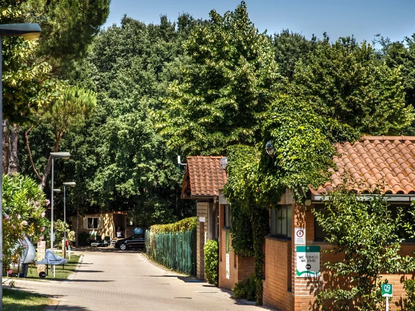 Hu Park Albatros Village -