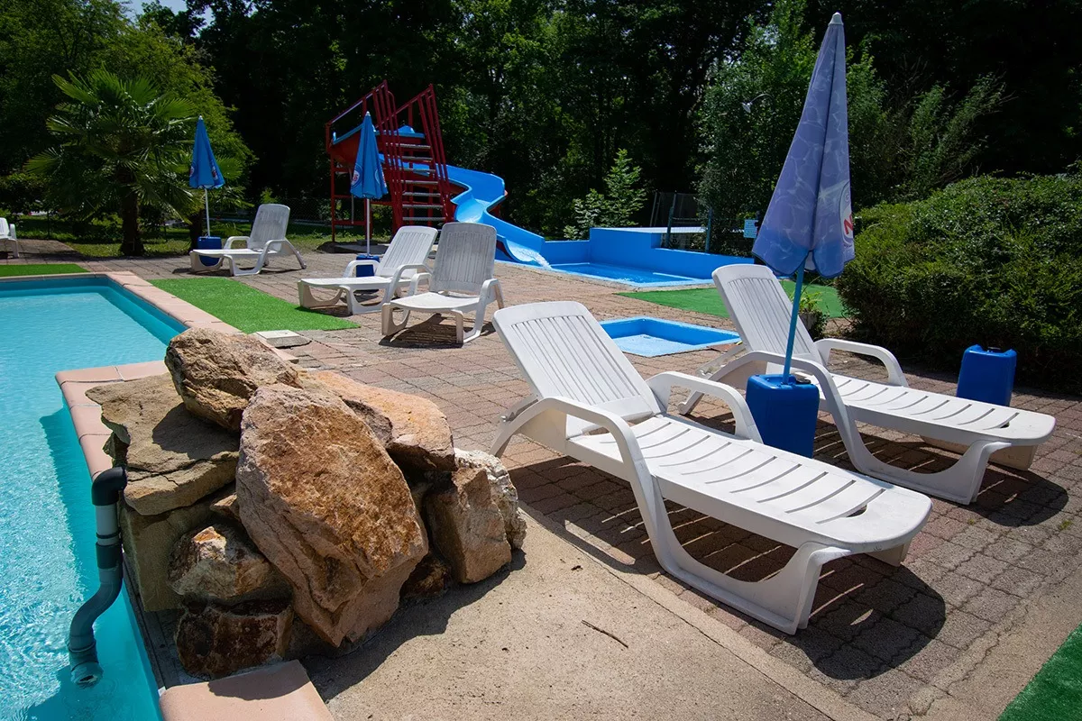 Camping et gîtes des Bains -