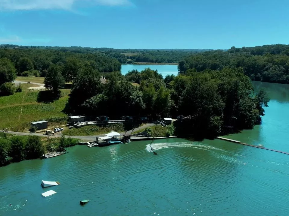 Flower Camping et base de loisirs de Rouffiac -