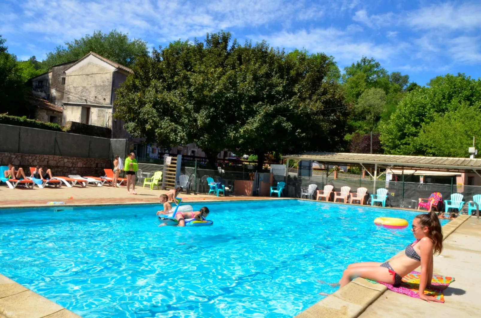 Flower Camping Le Val de lArre -