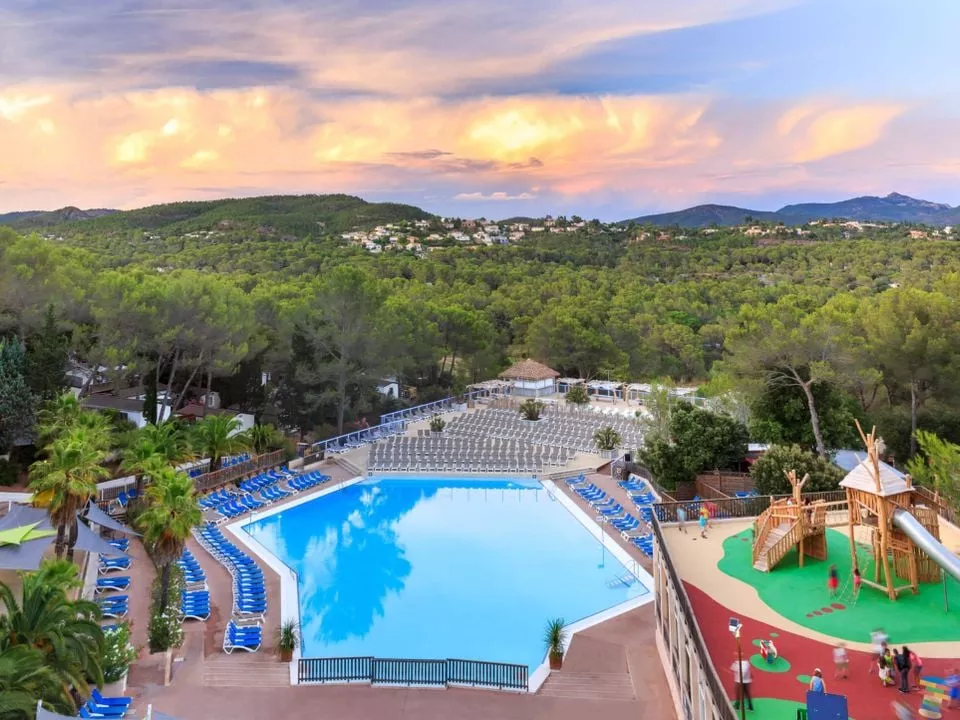 Camping Holiday Green -