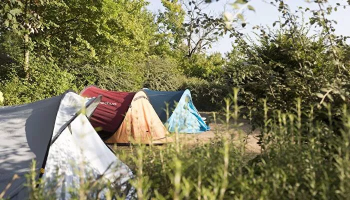 Camping dAngers-Lac de Maine -