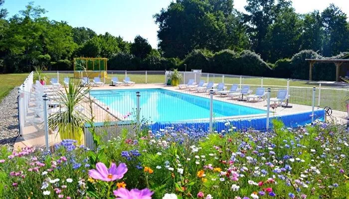 Camping Les Pommiers dAiguelèze -