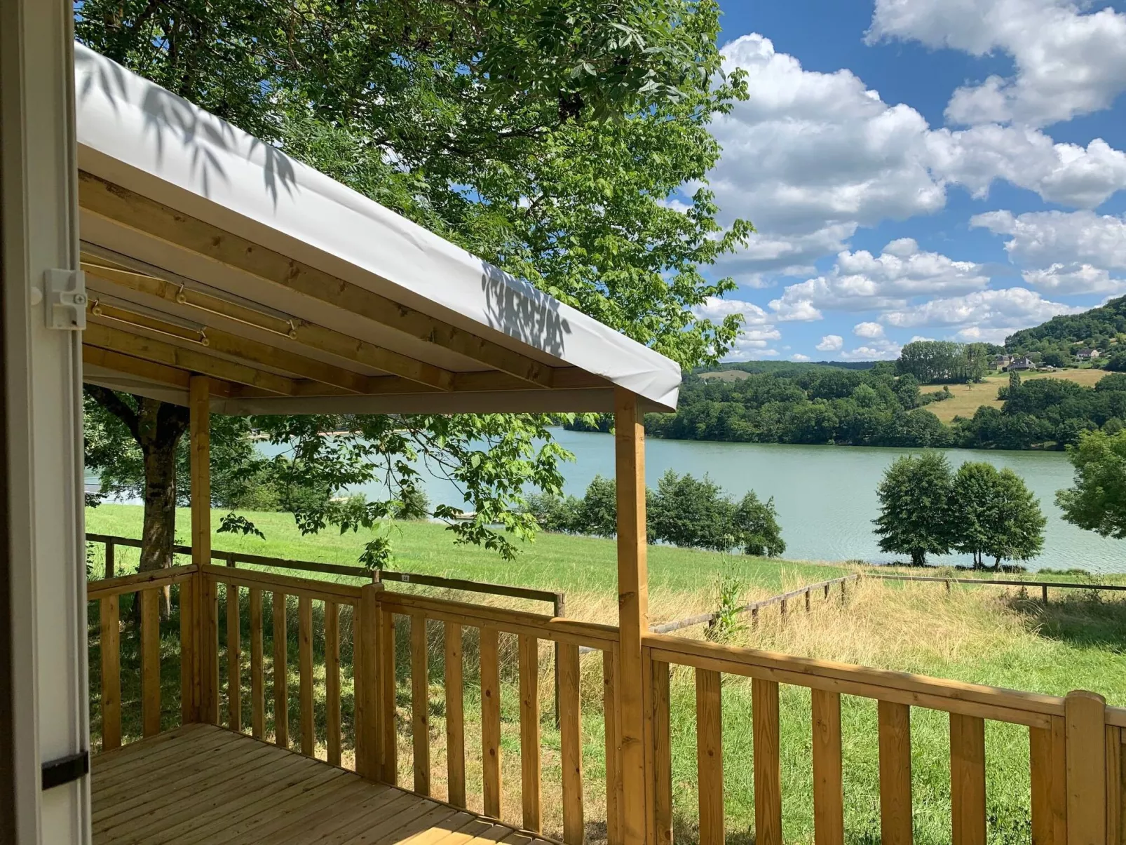 Flower Camping Le Lac du Causse -