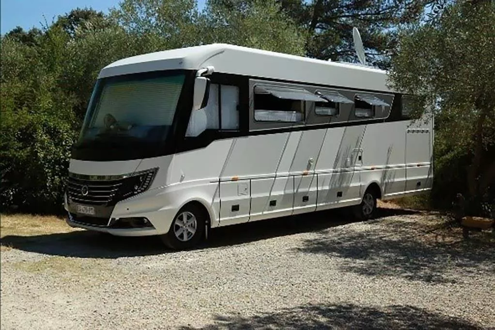 Flower Camping de Fondespierre -