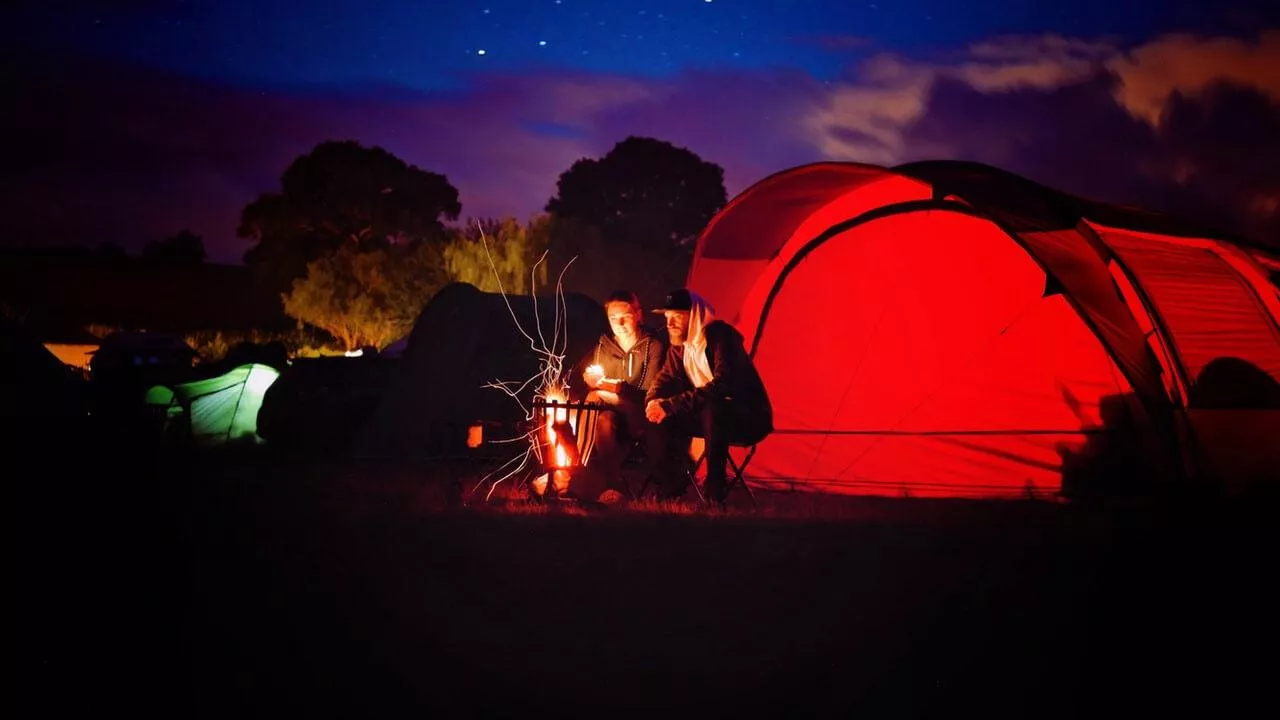 Van camping tot glamping: de geschiedenis van het kamperen